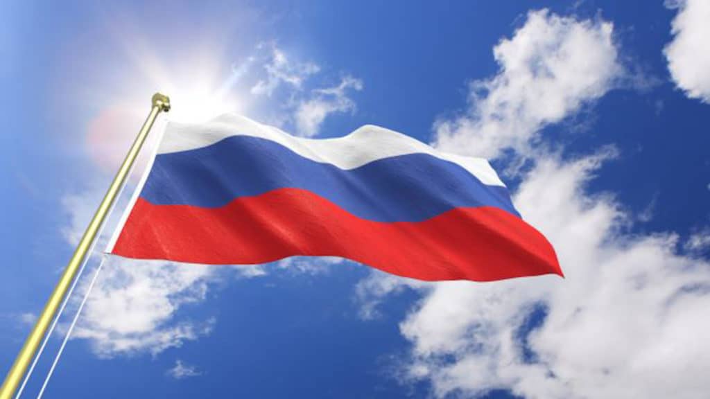 Bandeira nacional trocada por uma da federação russa em Elvas